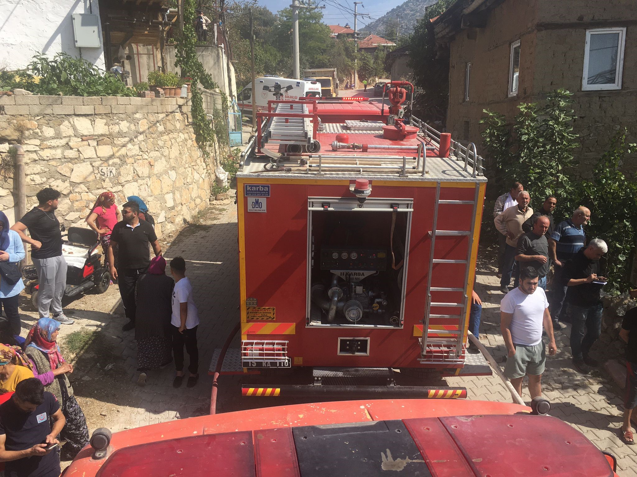 BURDUR'DA EVİN YATAK ODASINDA ÇIKAN YANGIN KORKUTTU