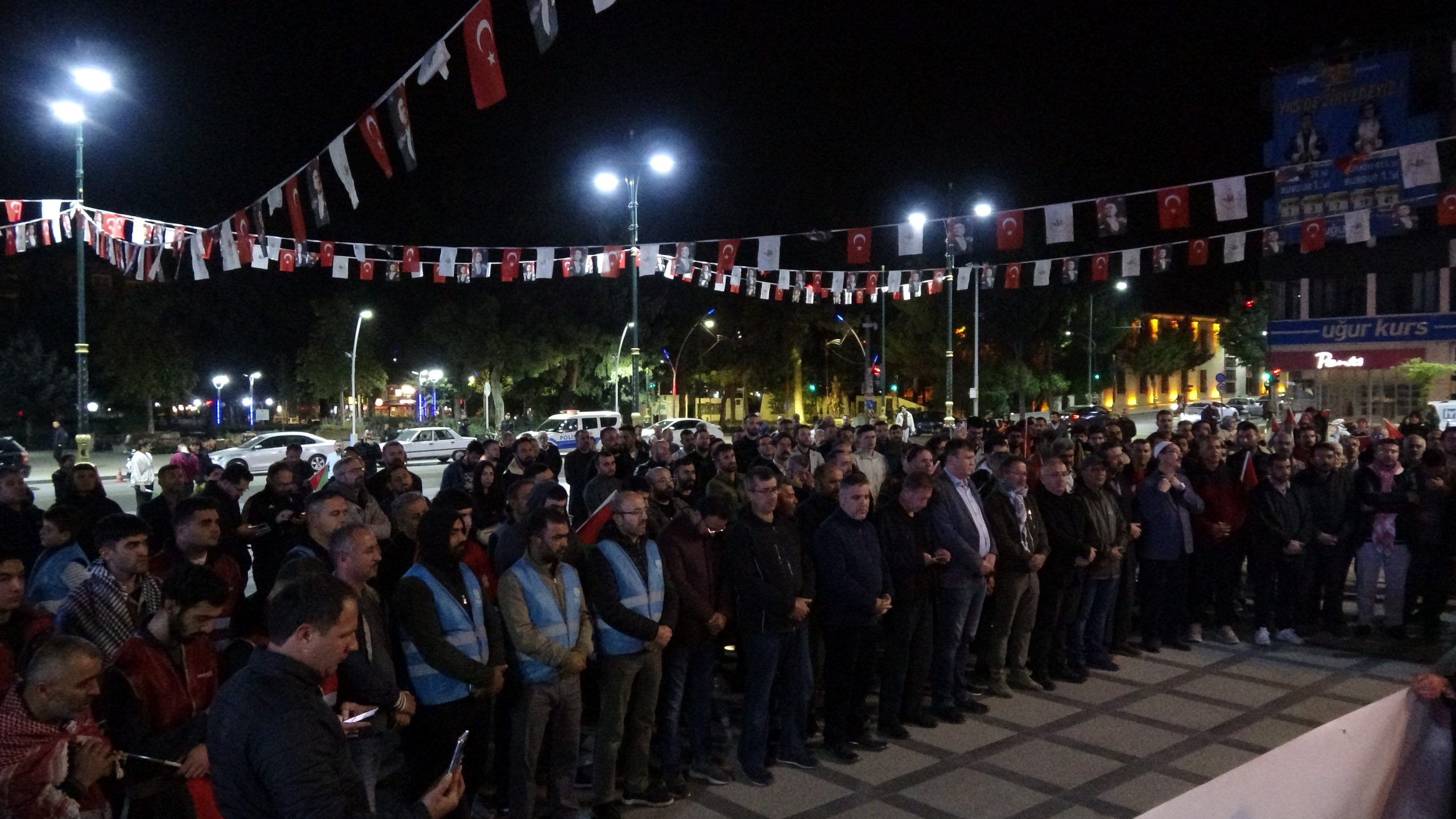 GAZZE'DE GERÇEKLEŞTİRİLEN HASTANE SALDIRISI BURDUR'DA PROTESTO EDİLDİ