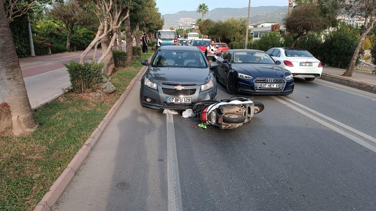 Halk otobüsünün altında kalan motosiklet sürücüsü hayatını kaybetti
