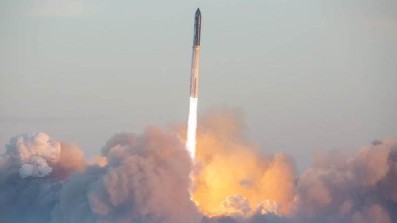 Elon Musk'ın roketi starship havada patladı