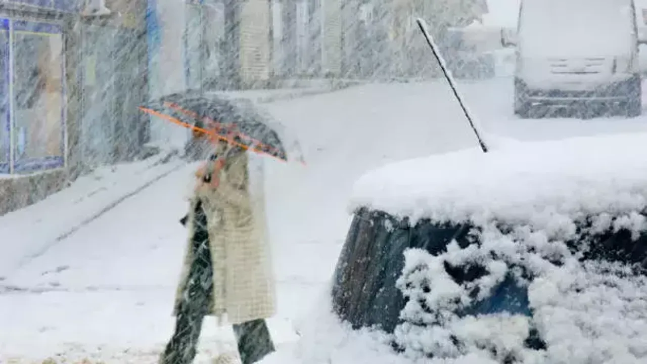 İSTANBUL KAÇ GÜN KARLI OLACAK? İstanbul hava durumu listesi: Bugünkü, yarınki ve diğer günlerde de İstanbul'a kar yağ