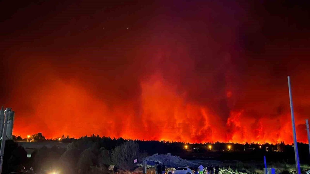 Antalya'daki yangında kara ekiplerinin cansiparane mücadelesi sürüyor