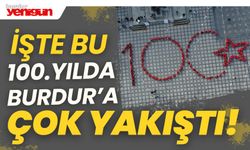 Burdur’da Cumhuriyet’e yakışan görüntüler... Meydan’da 100. Yıl koreografisi ile kitap okuma etkinliği