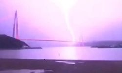 Yavuz Sultan Selim Köprüsü’ne düşen yıldırım kamerada