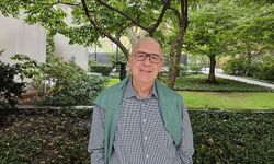 ABD'de çalışmalarının heykeli dikilen Türk profesör Özçelik,  "Düşünce Lideri" seçildi