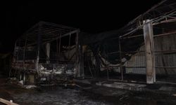 İzmir'deki yangında 10 dükkanda hasar oluştu