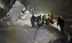 Ağrı'da kepçe uçuruma yuvarlandı: 1 kişi hayatını kaybetti, 3 kişi kayıp