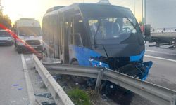 Kocaeli'de yolcu minibüsü bariyere çarptı: 15 yaralı