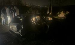 Arnavutköy'de boş arazide yanan otomobilde 2 kalaşnikof tüfek bulundu