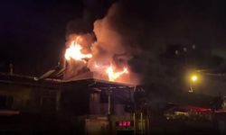 Karabük'te çıkan yangın iki katlı evi küle çevirdi
