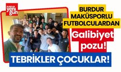 Burdur Maküsporlu futbolculardan galibiyet pozu