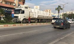 Mersin'de yaya geçidindeki öğrenci kontrolden çıkan tırdan son anda kurtuldu