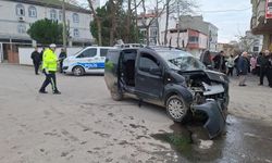 Samsun'da hafif ticari araçla otomobil çarpıştı: 5 yaralı