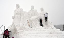 Sarıkamış şehitlerinin kardan heykelleri tamamlandı