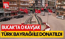 Bucak'ın simgesinin olduğu kavşak, Türk Bayrağı ile donatıldı