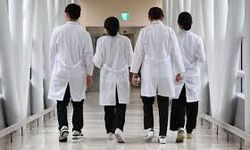 Güney Kore'de Tıp Profesörleri İstifa Ediyor