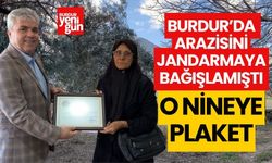 Burdur’da arazisini jandarmaya bağışlayan nineye plaket