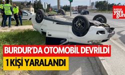 Burdur’da otomobil refüje devrildi: 1 yaralı