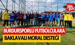 Burdursporlu futbolculara baklava ikramı