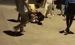 Antalya'da İskelede Bıçaklı Kavga: Bir Kişi Bacaktan Yaralandı!