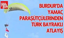 Burdur'da Yamaç Paraşütçülerinden Türk Bayraklı Atlayış