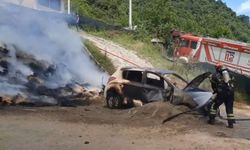 Kocaeli'nde Saman Balyalarında Yangın: Otomobil Kullanılamaz Hale Geldi!