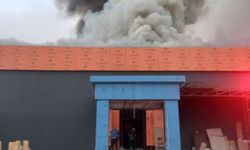 Adana'da yapımı süren restoranda yangın çıktı