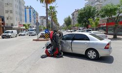 Antalya'da İlginç Kaza: Motosiklet Amuda Kalktı, 2 Yaralı