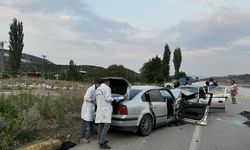 Burdur'da 2 otomobilin çarpıştığı kazada ölenlerin sayısı 2'ye yükseldi