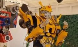 Optimus Prime ve Bumblebee Fatiha Suresi Okudu