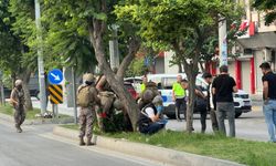 Mersin'de Karakol Önünde Şok Saldırı Polis Vurdu