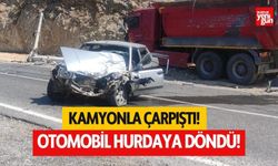 Kamyonla çarpışan otomobil hurdaya döndü