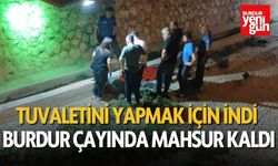 Tuvaletini yapmak indi, Burdur çayında mahsur kaldı