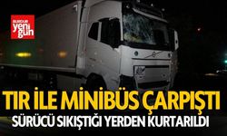 Antalya'da Tır ile Minibüs Çarpıştı! Sürücü Sıkıştığı Yerden Kurtarıldı!