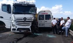 Adana'da Tır ile Minibüs Çarpıştı, 4 Ölü