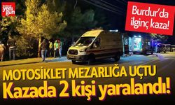 Burdur'da ilginç kaza! Motosiklet mezarlığa uçtu, 2 yaralı