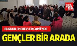 Burdur'da Gençler Camide Bir Araya Geldi