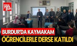 Burdur'da Kaymakam Öğrencilerle Derse Katıldı