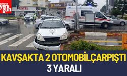 Kavşakta 2 otomobil çarpıştı: 3 yaralı