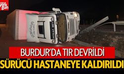 Burdur'da TIR devrildi, sürücü hastaneye kaldırıldı