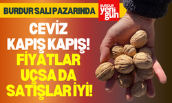 Burdur Salı Pazarı’nda Ceviz Kapış Kapış! Fiyatlar Uçsa da Satışlar İyi!