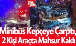 Minibüs Kepçeye Çarptı, 2 Kişi Araçta Mahsur Kaldı