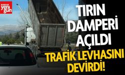 Tırın Damperi Açıldı, Trafik Levhasını Devirdi!