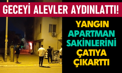 Daireyi saran alevler apartman sakinlerini çatıya çıkarttı