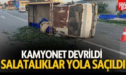 Kamyonet devrildi: Salatalıklar yola savruldu