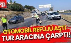 Otomobil Refüjü Aşıp Tur Aracına Çarptı!