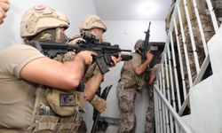 Mersin'de fuhuş operasyonunda 22 şüpheli yakalandı