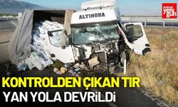 Kontrolden Çıkan Tır Yan Yola Devrildi