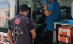 Manavgat’ta Motosiklet Kaldırıma Çarptı