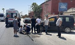 Hatay'da hafif ticari araçla çarpışan motosikletteki 2 kişi yaralandı